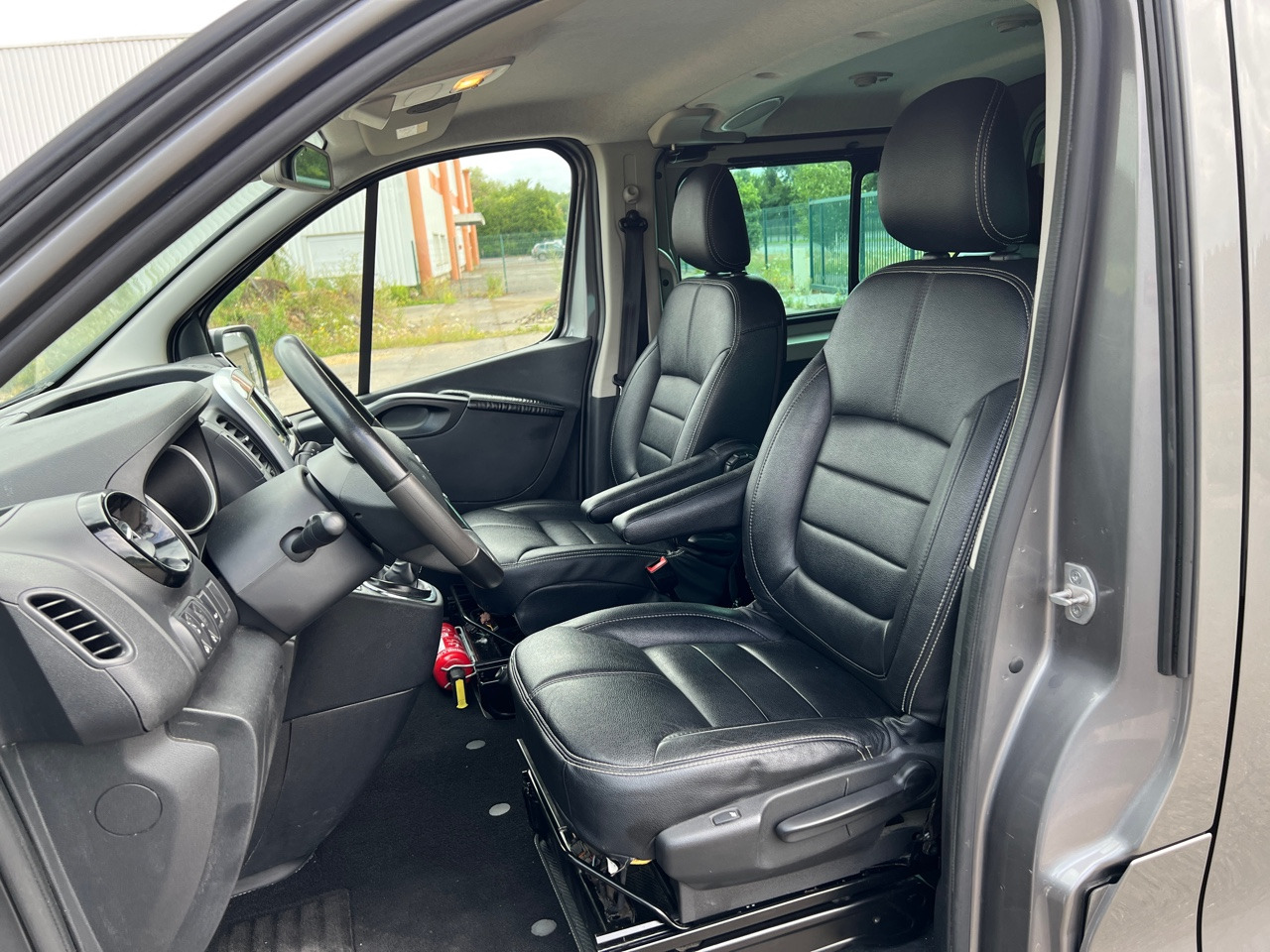 OPEL Vivaro 5 Places L1H1 Grand Confort 146ch 1.6 CDTI - Duplakabinos kisteherautó: 3 kép. OPEL Vivaro 5 Places L1H1 Grand Confort 146ch 1.6 CDTI - Duplakabinos kisteherautó: 3 kép.
