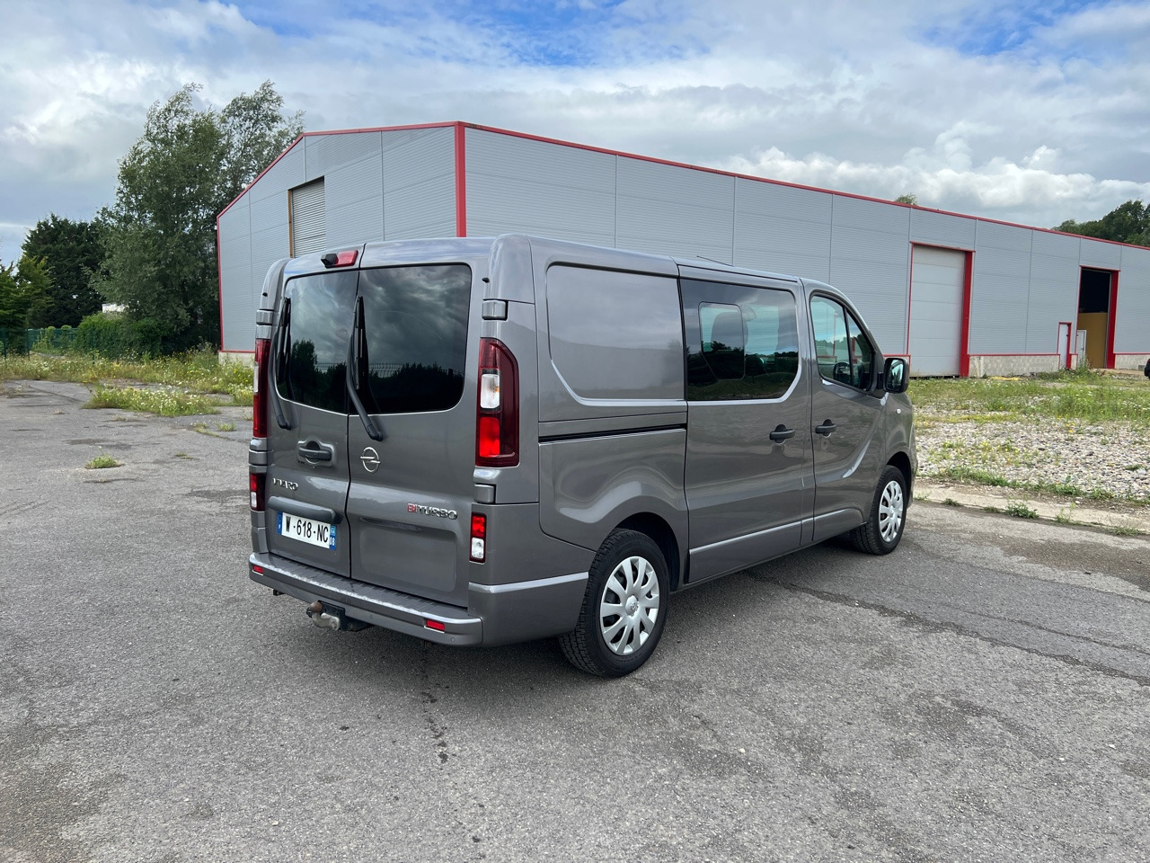 OPEL Vivaro 5 Places L1H1 Grand Confort 146ch 1.6 CDTI - Duplakabinos kisteherautó: 2 kép. OPEL Vivaro 5 Places L1H1 Grand Confort 146ch 1.6 CDTI - Duplakabinos kisteherautó: 2 kép.