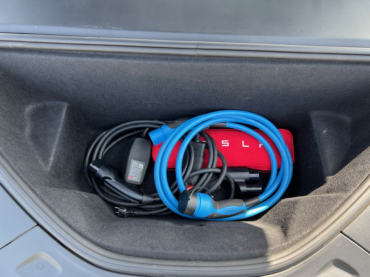 TESLA Model S 75D – FSD3 – Autopilot - Phase 2 - Garantie - Szedán: 4 kép. TESLA Model S 75D – FSD3 – Autopilot - Phase 2 - Garantie - Szedán: 4 kép.