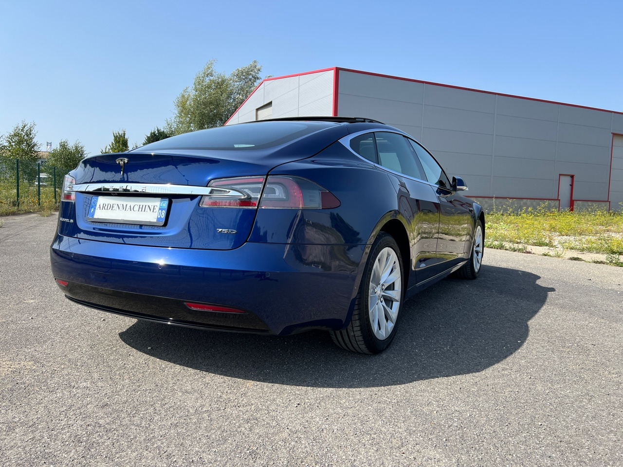TESLA Model S 75D – FSD3 – Autopilot - Phase 2 - Garantie - Szedán: 2 kép. TESLA Model S 75D – FSD3 – Autopilot - Phase 2 - Garantie - Szedán: 2 kép.