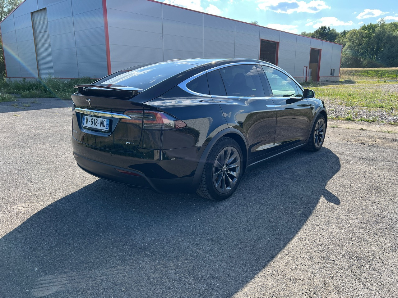 TESLA Model X 75D Autopilot SOH 93% 5 Places - Terepjáró/ SUV: 4 kép. TESLA Model X 75D Autopilot SOH 93% 5 Places - Terepjáró/ SUV: 4 kép.