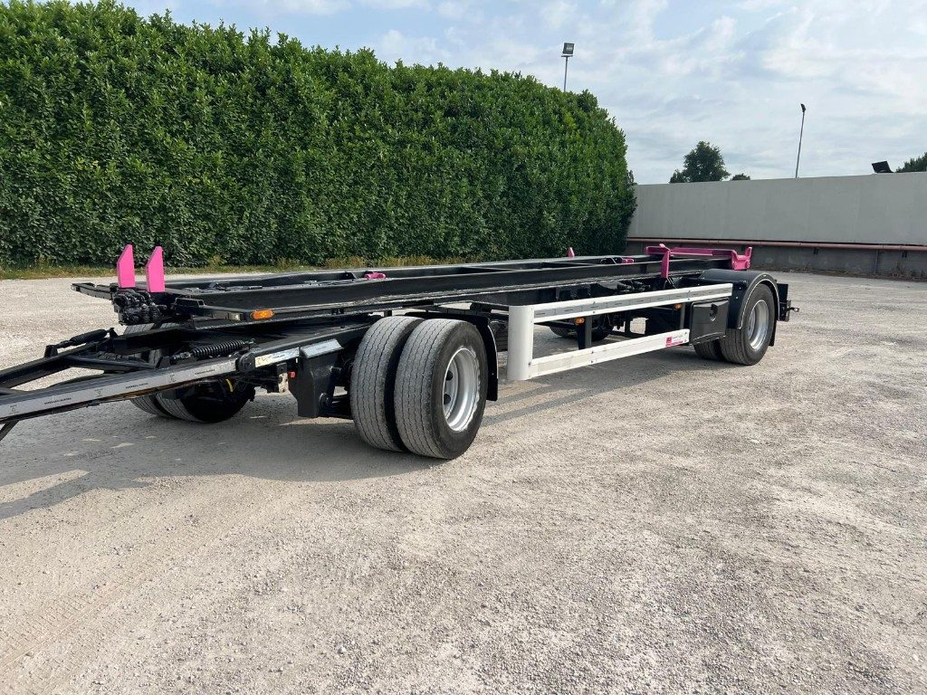 ATLAS RIMORCHIO ATLAS SCARRABILE - Multiliftes/ Konténerszállító pótkocsi: 2 kép. ATLAS RIMORCHIO ATLAS SCARRABILE - Multiliftes/ Konténerszállító pótkocsi: 2 kép.