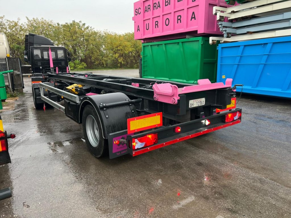 ATLAS RIMORCHIO ATLAS SCARRABILE - Multiliftes/ Konténerszállító pótkocsi: 5 kép. ATLAS RIMORCHIO ATLAS SCARRABILE - Multiliftes/ Konténerszállító pótkocsi: 5 kép.