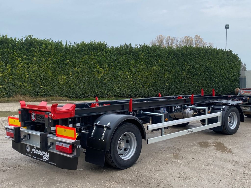 AUSTERAS RIMORCHIO NUOVO AUSTERAS SCARRABILE PNEUMATICO - Multiliftes/ Konténerszállító pótkocsi: 2 kép. AUSTERAS RIMORCHIO NUOVO AUSTERAS SCARRABILE PNEUMATICO - Multiliftes/ Konténerszállító pótkocsi: 2 kép.