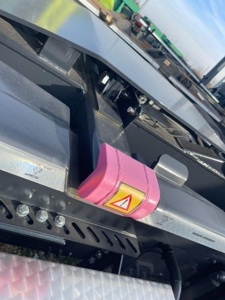 BLOCCAGGIO POSTERIORE ESTERNO - Karosszéria és külső - Teherautó: 4 kép. BLOCCAGGIO POSTERIORE ESTERNO - Karosszéria és külső - Teherautó: 4 kép.