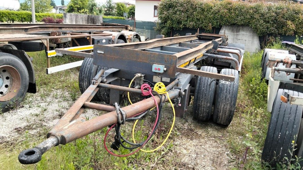 CARDI RIMORCHIO CARDI SCARRABILE PNEUMATICO - Multiliftes/ Konténerszállító pótkocsi: 1 kép. CARDI RIMORCHIO CARDI SCARRABILE PNEUMATICO - Multiliftes/ Konténerszállító pótkocsi: 1 kép.