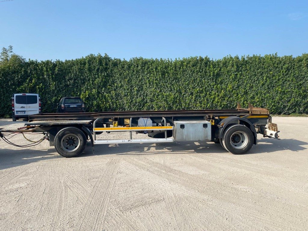 CARDI RIMORCHIO CARDI SCARRABILE PNEUMATICO - Multiliftes/ Konténerszállító pótkocsi: 5 kép. CARDI RIMORCHIO CARDI SCARRABILE PNEUMATICO - Multiliftes/ Konténerszállító pótkocsi: 5 kép.