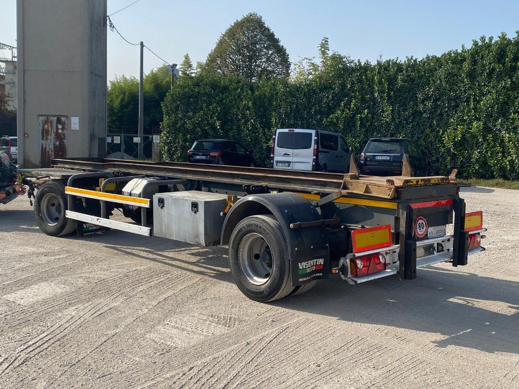 CARDI RIMORCHIO CARDI SCARRABILE PNEUMATICO - Multiliftes/ Konténerszállító pótkocsi: 2 kép. CARDI RIMORCHIO CARDI SCARRABILE PNEUMATICO - Multiliftes/ Konténerszállító pótkocsi: 2 kép.