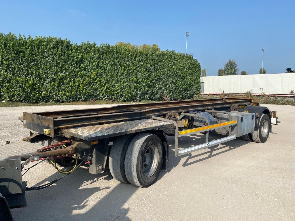 CARDI RIMORCHIO CARDI SCARRABILE PNEUMATICO - Multiliftes/ Konténerszállító pótkocsi: 3 kép. CARDI RIMORCHIO CARDI SCARRABILE PNEUMATICO - Multiliftes/ Konténerszállító pótkocsi: 3 kép.