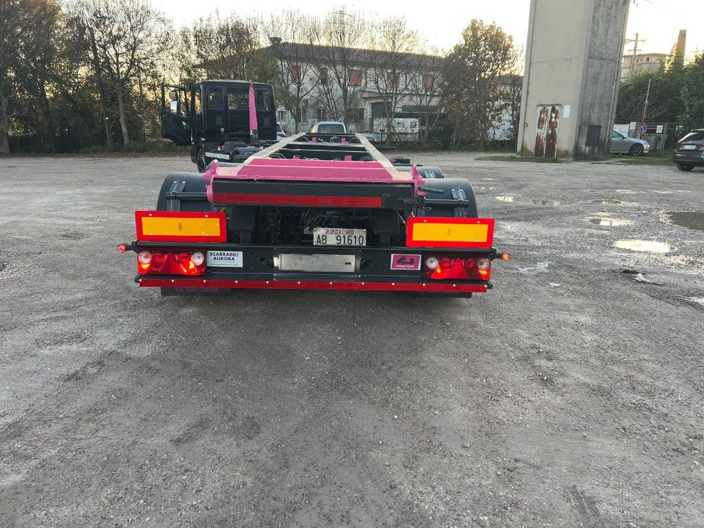 CARDI RIMORCHIO CARDI SCARRABILE RIBALTABILE - Multiliftes/ Konténerszállító pótkocsi: 3 kép. CARDI RIMORCHIO CARDI SCARRABILE RIBALTABILE - Multiliftes/ Konténerszállító pótkocsi: 3 kép.