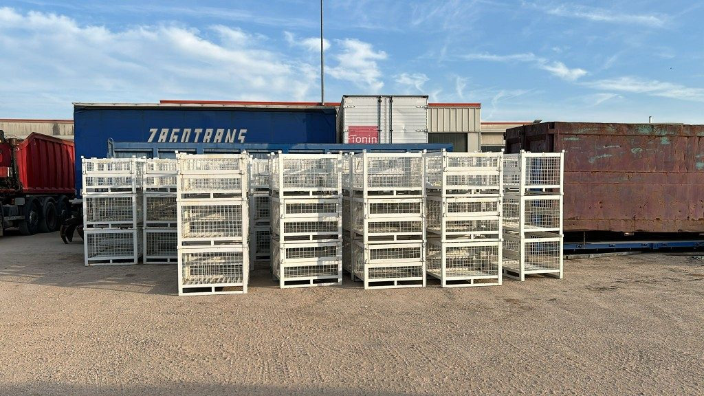 CESTA USATA SEMINUOVA IN FERRO - Garázs felszerelés: 3 kép. CESTA USATA SEMINUOVA IN FERRO - Garázs felszerelés: 3 kép.