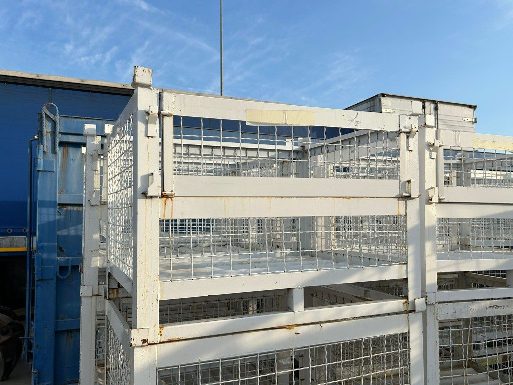 CESTA USATA SEMINUOVA IN FERRO - Garázs felszerelés: 5 kép. CESTA USATA SEMINUOVA IN FERRO - Garázs felszerelés: 5 kép.