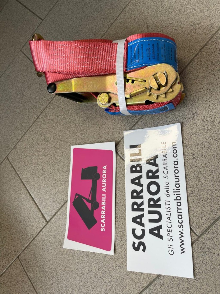 CINGHIA NUOVA PER SOLLEVAMENTO CARICHI PESANTI - Garázs felszerelés: 1 kép. CINGHIA NUOVA PER SOLLEVAMENTO CARICHI PESANTI - Garázs felszerelés: 1 kép.