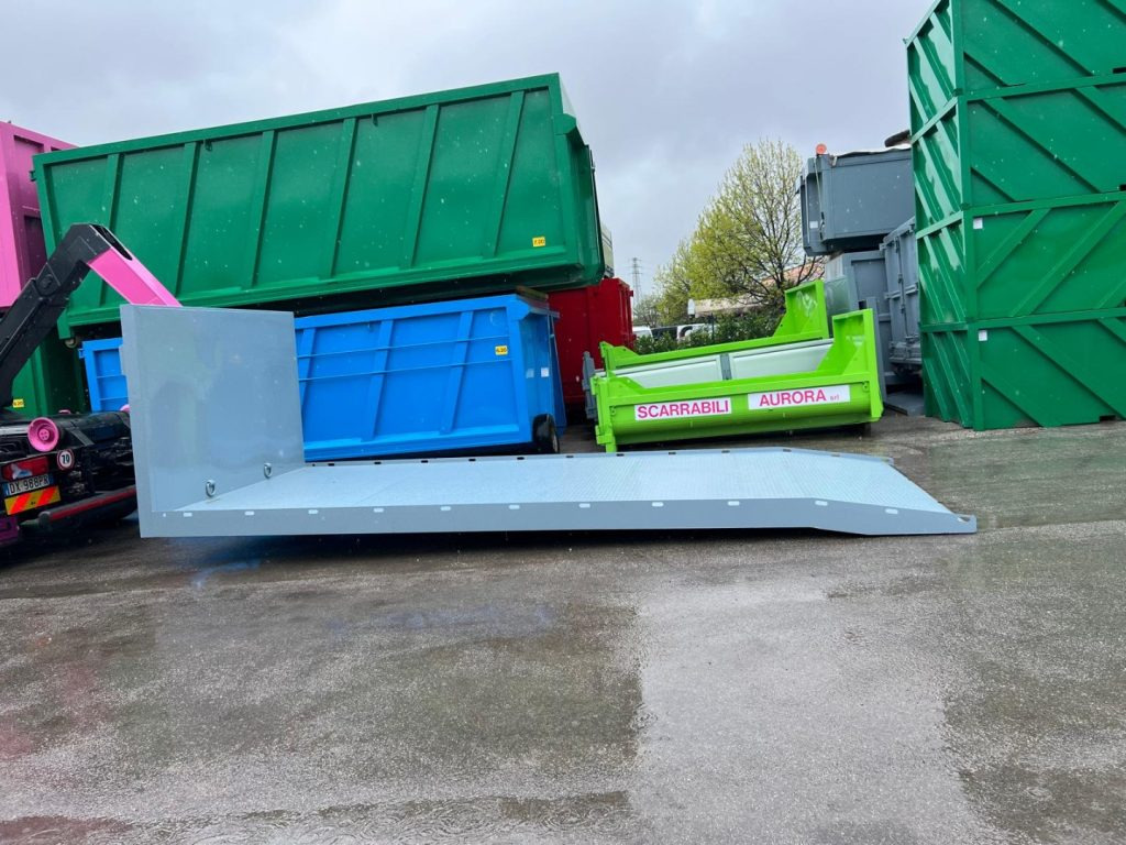 CONTAINER A PIANALE SENZA SPONDE CON CODA A ZERO P - Multiliftes konténer: 3 kép. CONTAINER A PIANALE SENZA SPONDE CON CODA A ZERO P - Multiliftes konténer: 3 kép.