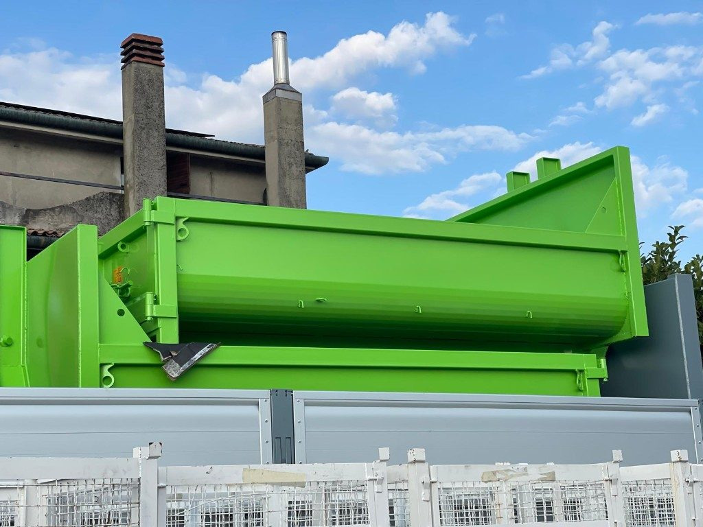 CONTAINER SCARRABILE NUOVO A CIELO APERTO - Multiliftes konténer: 2 kép. CONTAINER SCARRABILE NUOVO A CIELO APERTO - Multiliftes konténer: 2 kép.