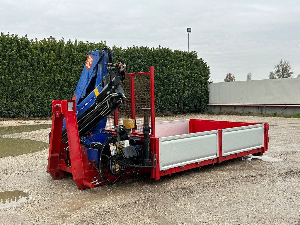 CONTAINER SCARRABILE NUOVO A PIANALE CON GRU - Multiliftes konténer: 1 kép. CONTAINER SCARRABILE NUOVO A PIANALE CON GRU - Multiliftes konténer: 1 kép.