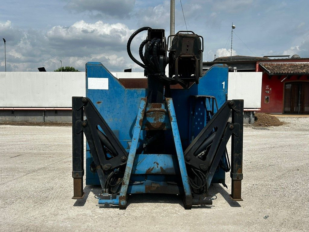 CONTAINER SCARRABILE USATO A CIELO APERTO CON GRU - Multiliftes konténer: 2 kép. CONTAINER SCARRABILE USATO A CIELO APERTO CON GRU - Multiliftes konténer: 2 kép.