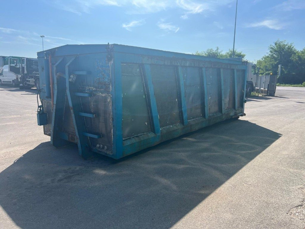 CONTAINER SCARRABILE USATO CON COPERCHIO - Multiliftes konténer: 4 kép. CONTAINER SCARRABILE USATO CON COPERCHIO - Multiliftes konténer: 4 kép.