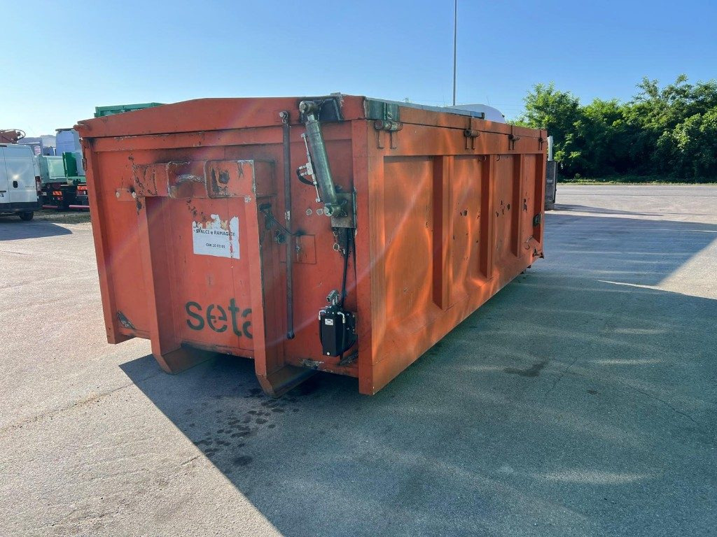 CONTAINER SCARRABILE USATO CON COPERCHIO - Multiliftes konténer: 2 kép. CONTAINER SCARRABILE USATO CON COPERCHIO - Multiliftes konténer: 2 kép.