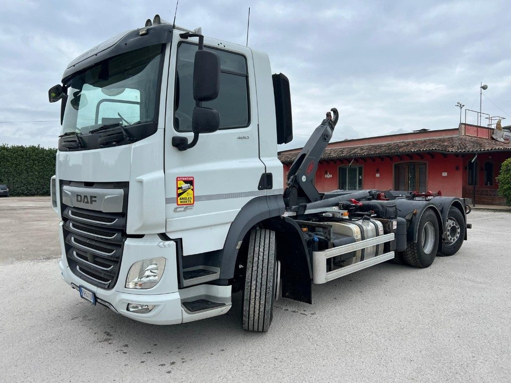 DAF CF480 SCARRABILE - Horgos rakodó teherautó: 1 kép. DAF CF480 SCARRABILE - Horgos rakodó teherautó: 1 kép.