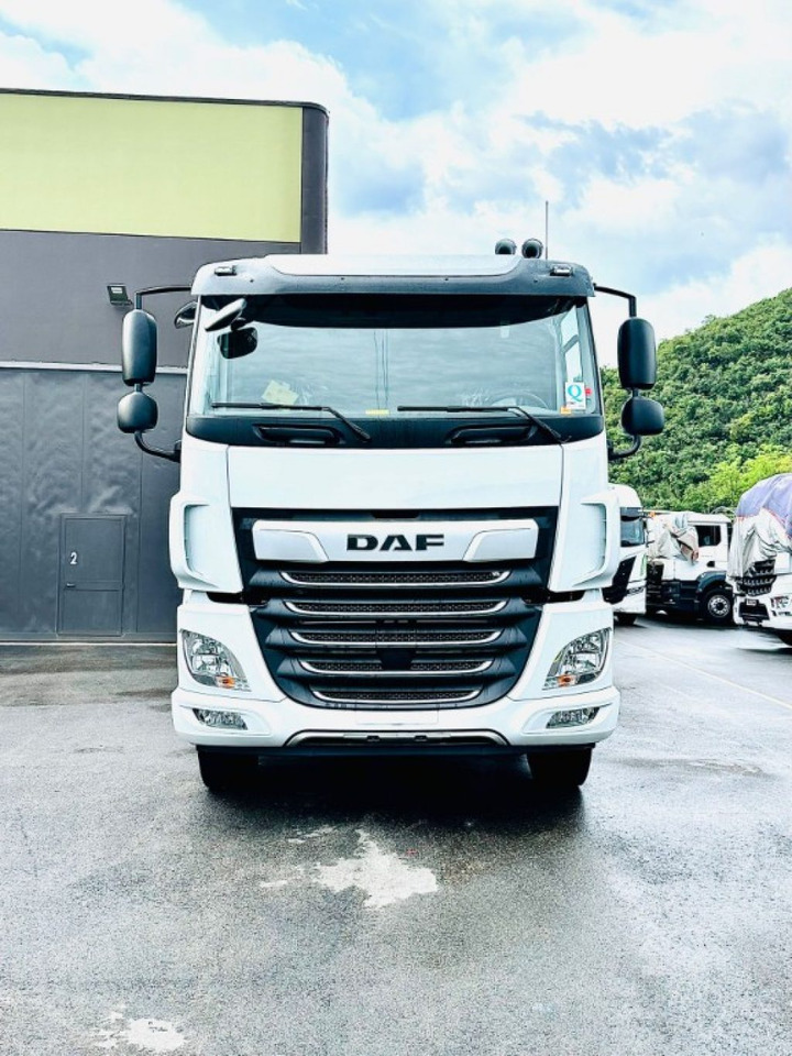 DAF CF85 NUOVO SCARRABILE - Horgos rakodó teherautó: 2 kép. DAF CF85 NUOVO SCARRABILE - Horgos rakodó teherautó: 2 kép.