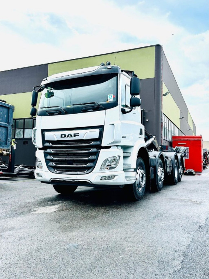 DAF CF85 NUOVO SCARRABILE - Horgos rakodó teherautó: 4 kép. DAF CF85 NUOVO SCARRABILE - Horgos rakodó teherautó: 4 kép.