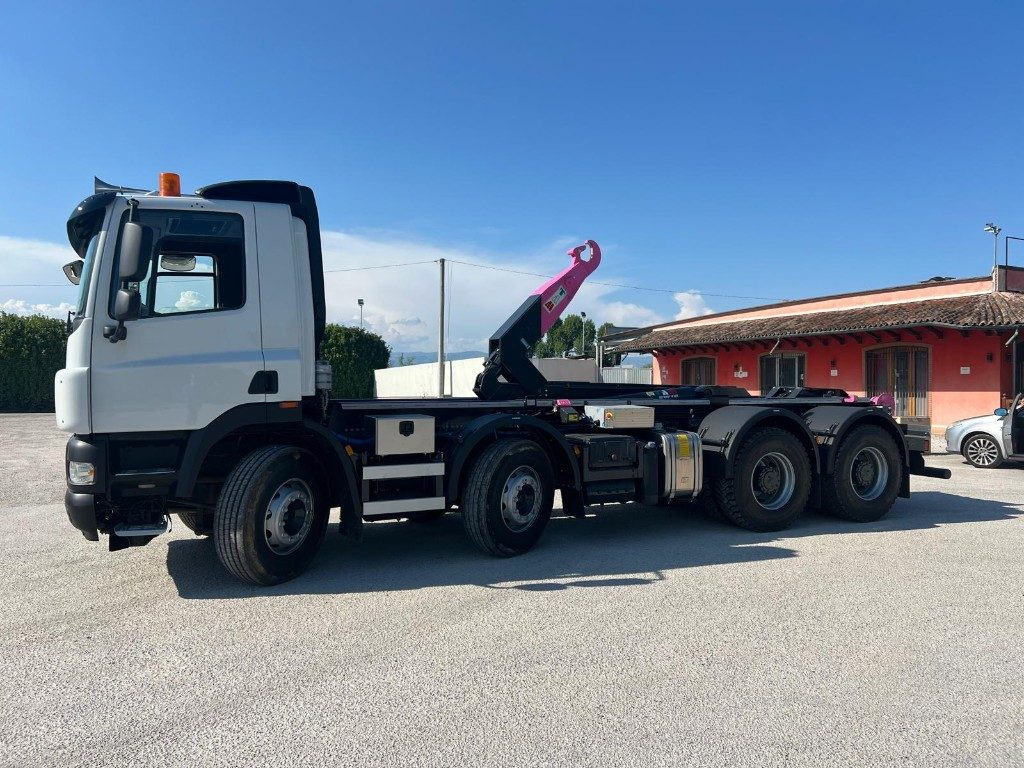 DAF CF85 SCARRABILE - Horgos rakodó teherautó: 4 kép. DAF CF85 SCARRABILE - Horgos rakodó teherautó: 4 kép.