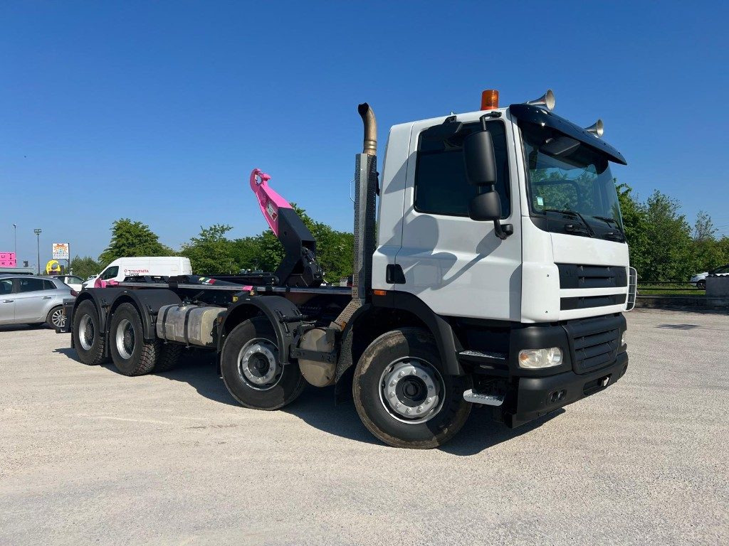 DAF CF85 SCARRABILE - Horgos rakodó teherautó: 3 kép. DAF CF85 SCARRABILE - Horgos rakodó teherautó: 3 kép.
