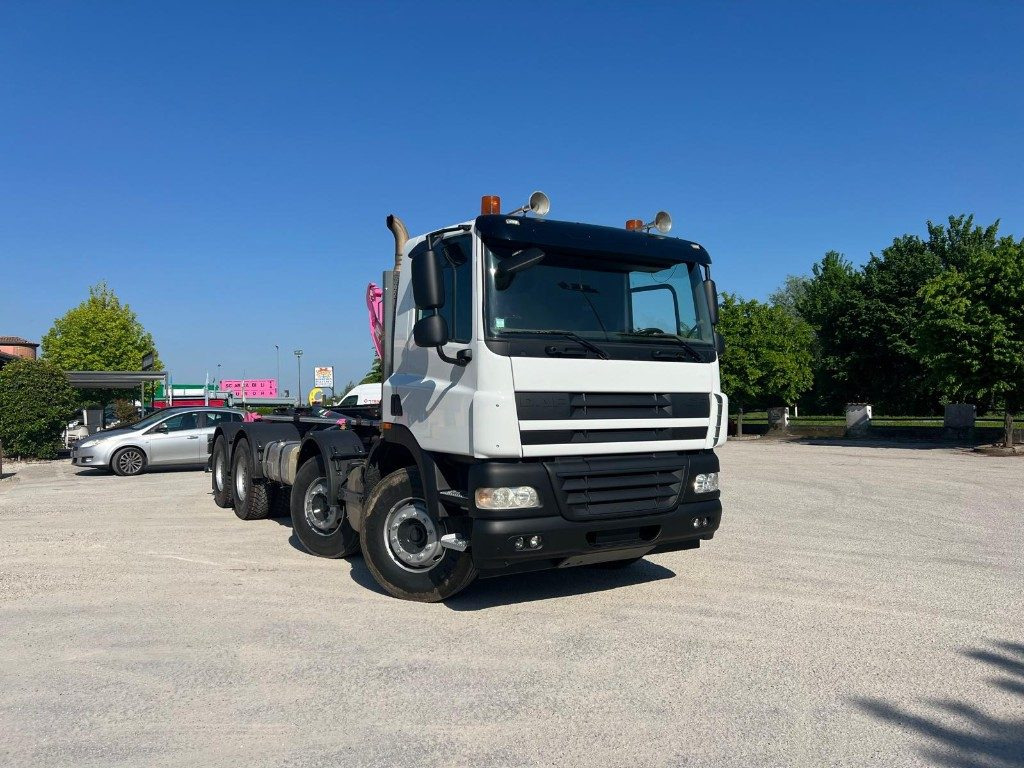 DAF CF85 SCARRABILE - Horgos rakodó teherautó: 2 kép. DAF CF85 SCARRABILE - Horgos rakodó teherautó: 2 kép.