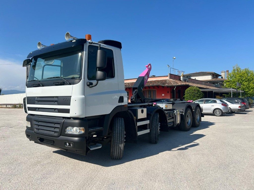 DAF CF85 SCARRABILE - Horgos rakodó teherautó: 1 kép. DAF CF85 SCARRABILE - Horgos rakodó teherautó: 1 kép.