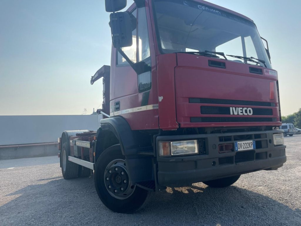 FIAT IVECO EUROCARGO 150E23 - Horgos rakodó teherautó: 2 kép. FIAT IVECO EUROCARGO 150E23 - Horgos rakodó teherautó: 2 kép.