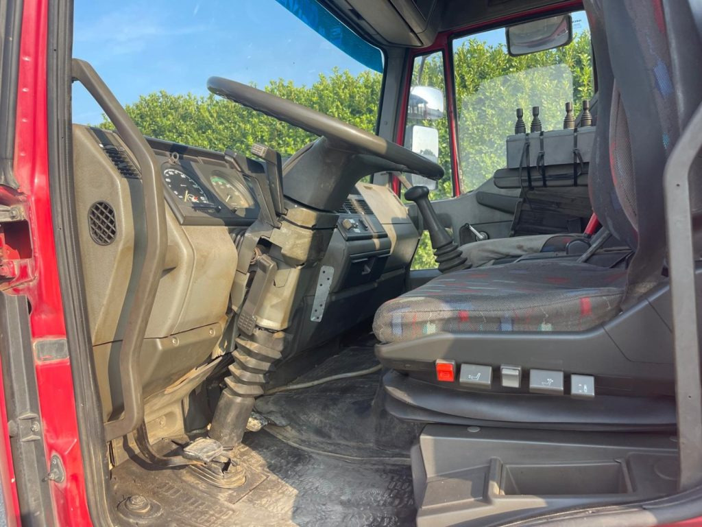 FIAT IVECO EUROCARGO 150E23 - Horgos rakodó teherautó: 3 kép. FIAT IVECO EUROCARGO 150E23 - Horgos rakodó teherautó: 3 kép.