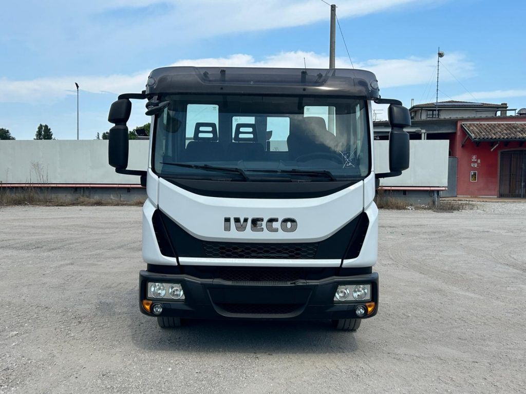 IVECO 120EL22 CON SCARRABILE NUOVO - Horgos rakodó teherautó: 2 kép. IVECO 120EL22 CON SCARRABILE NUOVO - Horgos rakodó teherautó: 2 kép.