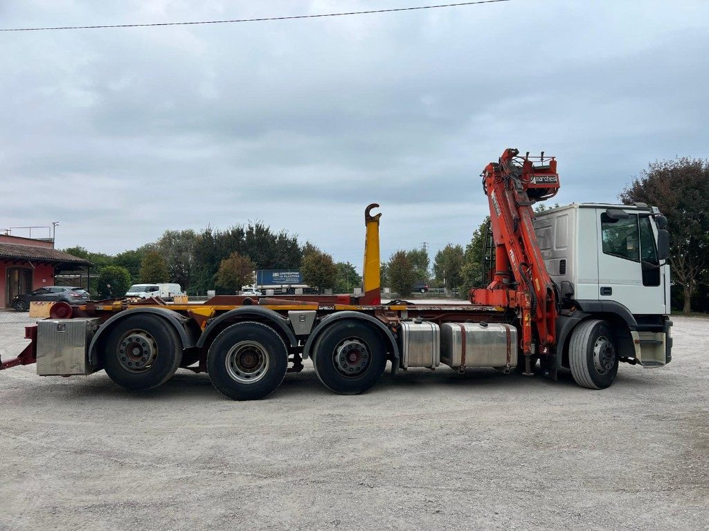 IVECO 260E43 EUROTECH USATO SCARRABILE CON GRU - Horgos rakodó teherautó: 4 kép. IVECO 260E43 EUROTECH USATO SCARRABILE CON GRU - Horgos rakodó teherautó: 4 kép.