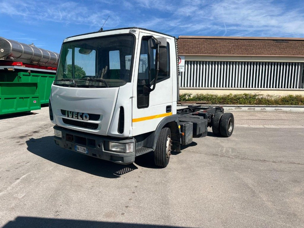 IVECO 80E15 A TELAIO - Alvaz teherautó: 1 kép. IVECO 80E15 A TELAIO - Alvaz teherautó: 1 kép.