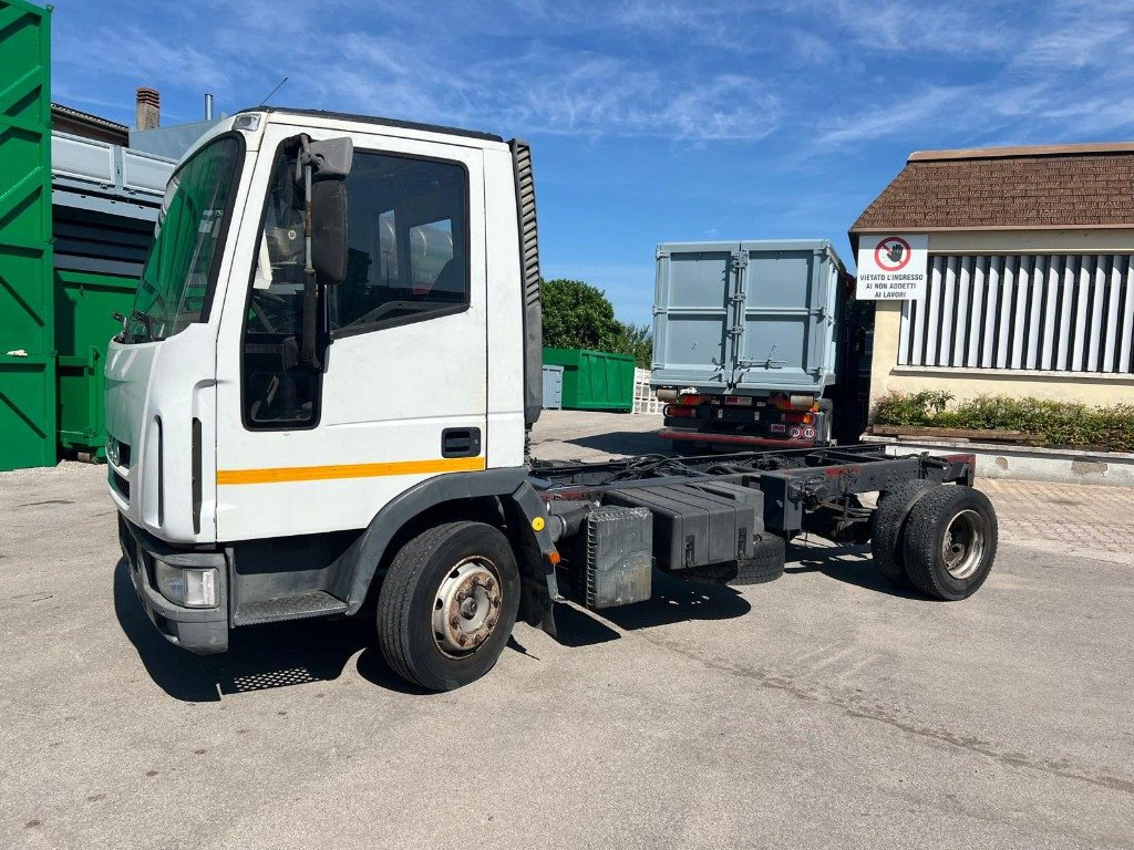 IVECO 80E15 A TELAIO - Alvaz teherautó: 5 kép. IVECO 80E15 A TELAIO - Alvaz teherautó: 5 kép.