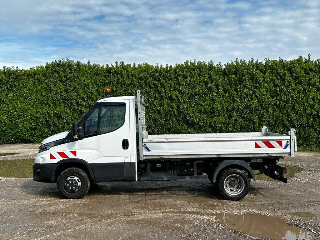 IVECO DAILY 35.140 RIBALTABILE - Billenőplatós kisteherautó: 5 kép. IVECO DAILY 35.140 RIBALTABILE - Billenőplatós kisteherautó: 5 kép.