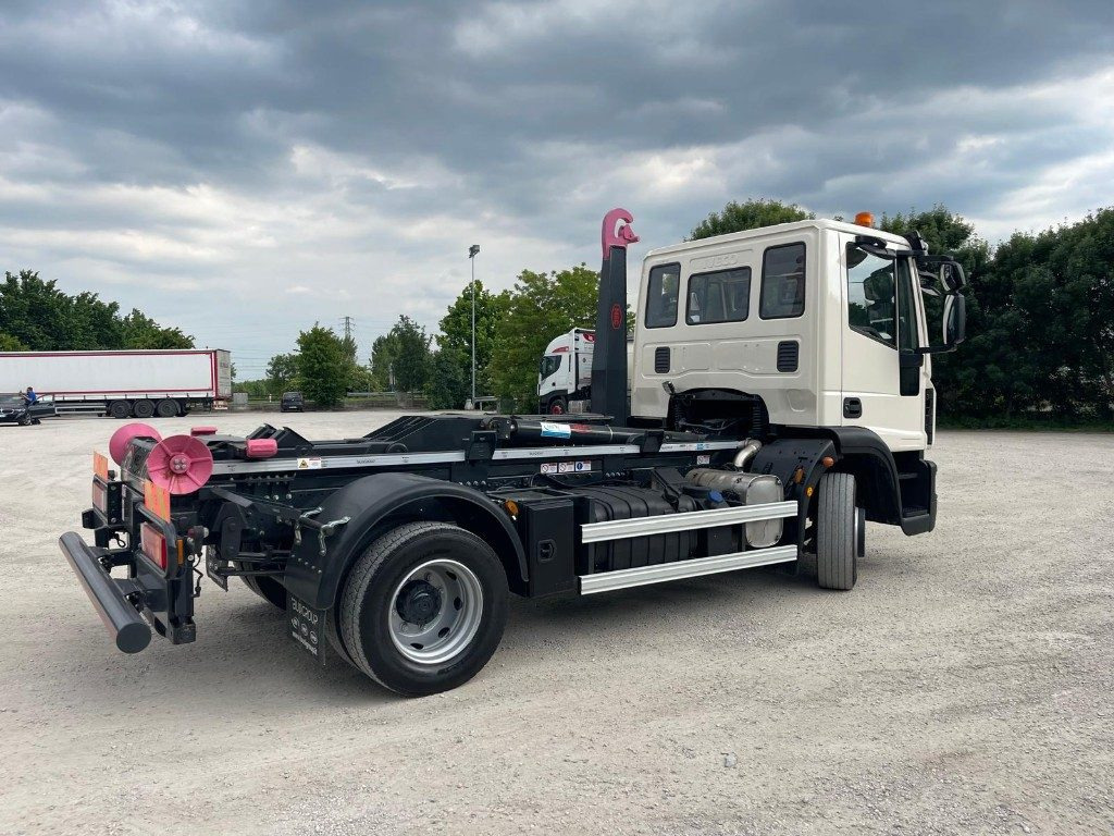 IVECO EUROCARGO 120E22 SCARRABILE - Horgos rakodó teherautó: 5 kép. IVECO EUROCARGO 120E22 SCARRABILE - Horgos rakodó teherautó: 5 kép.