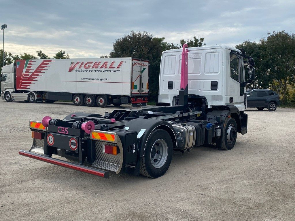 IVECO EUROCARGO 120E25 SCARRABILE - Horgos rakodó teherautó: 4 kép. IVECO EUROCARGO 120E25 SCARRABILE - Horgos rakodó teherautó: 4 kép.