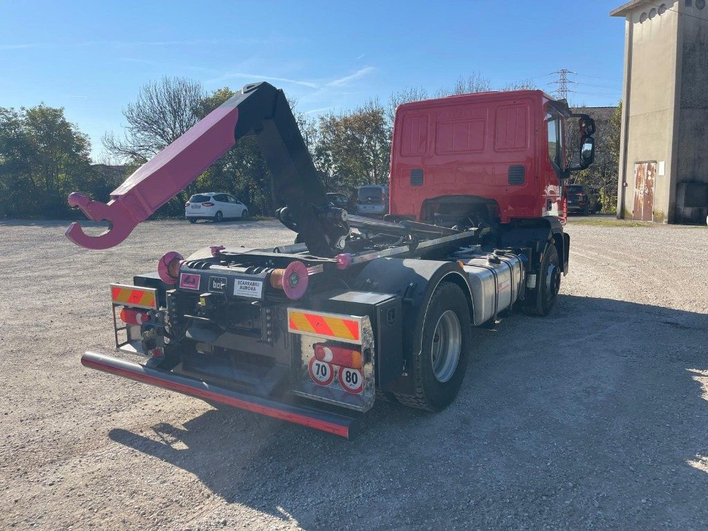 IVECO EUROCARGO 160E SCARRABILE - Horgos rakodó teherautó: 5 kép. IVECO EUROCARGO 160E SCARRABILE - Horgos rakodó teherautó: 5 kép.