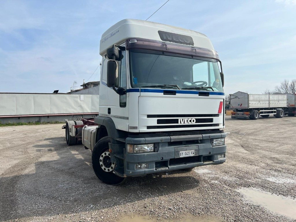 IVECO EUROTECH 190E38 A TELAIO - Alvaz teherautó: 3 kép. IVECO EUROTECH 190E38 A TELAIO - Alvaz teherautó: 3 kép.