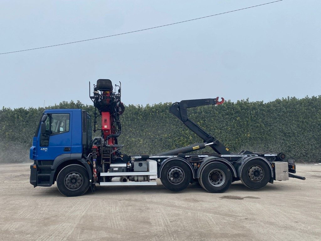 IVECO STRALIS 260.450 SCARRABILE CON GRU - Horgos rakodó teherautó: 3 kép. IVECO STRALIS 260.450 SCARRABILE CON GRU - Horgos rakodó teherautó: 3 kép.