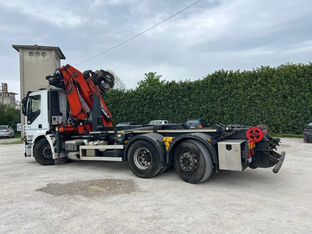 IVECO STRALIS 260E45 SCARRABILE - Horgos rakodó teherautó: 3 kép. IVECO STRALIS 260E45 SCARRABILE - Horgos rakodó teherautó: 3 kép.