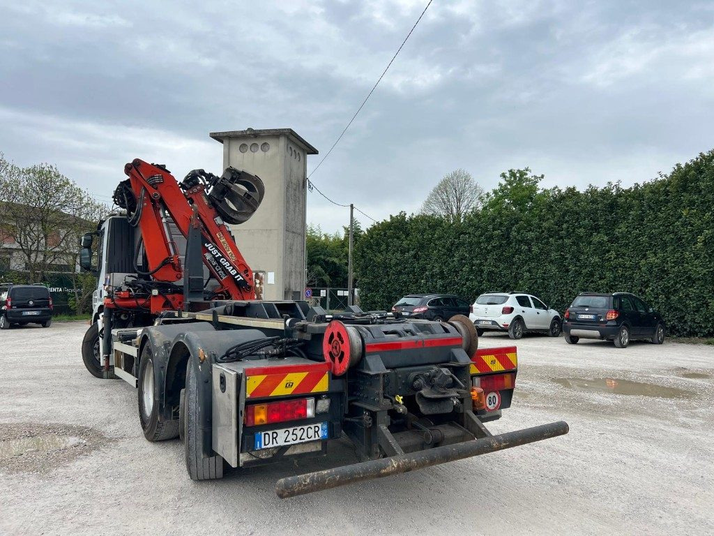 IVECO STRALIS 260E45 SCARRABILE - Horgos rakodó teherautó: 4 kép. IVECO STRALIS 260E45 SCARRABILE - Horgos rakodó teherautó: 4 kép.