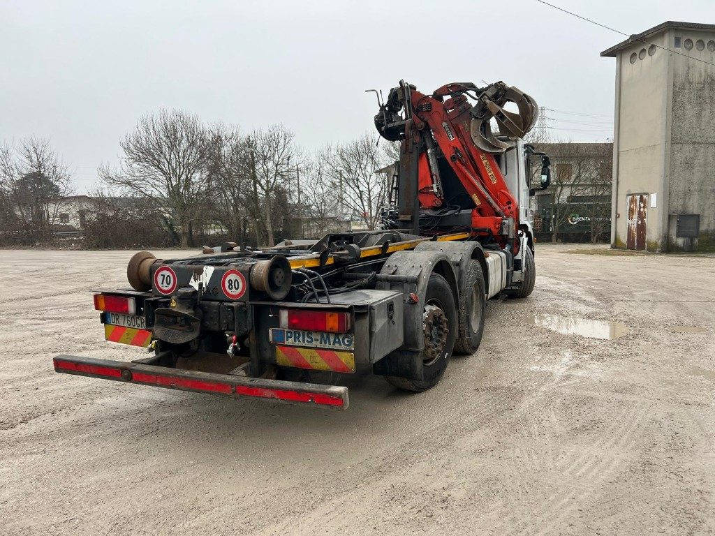 IVECO STRALIS 260S42 SCARRABILE USATO CON GRU - Horgos rakodó teherautó: 5 kép. IVECO STRALIS 260S42 SCARRABILE USATO CON GRU - Horgos rakodó teherautó: 5 kép.