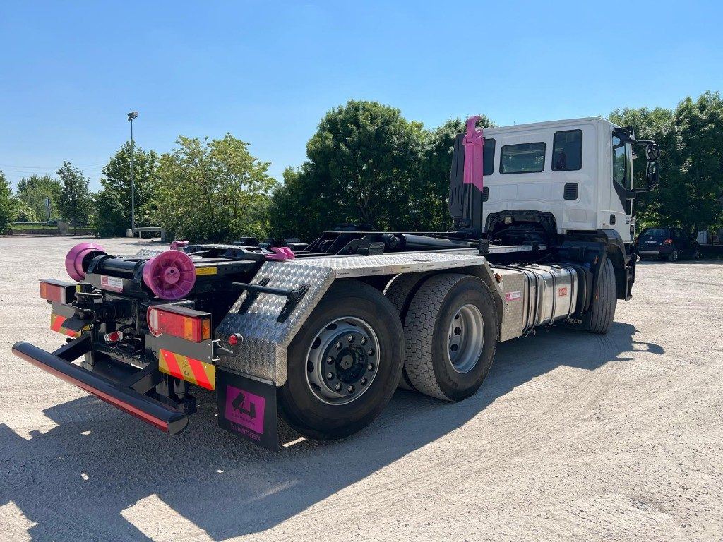 IVECO STRALIS 460 SCARRABILE - Horgos rakodó teherautó: 5 kép. IVECO STRALIS 460 SCARRABILE - Horgos rakodó teherautó: 5 kép.