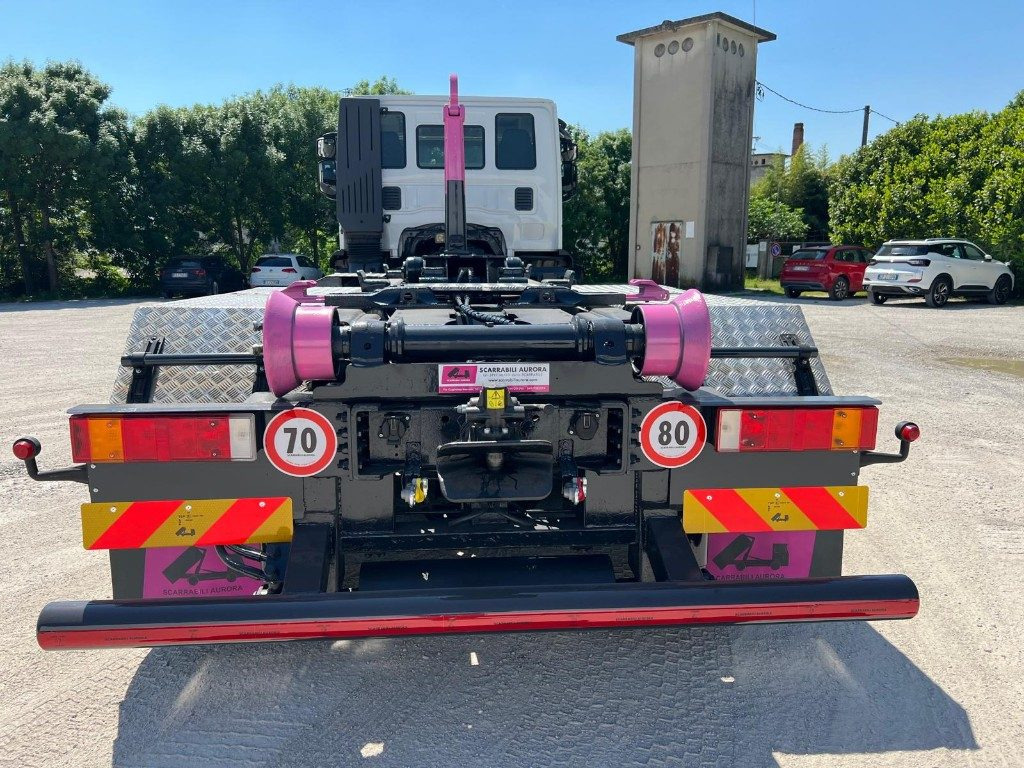 IVECO STRALIS 460 SCARRABILE - Horgos rakodó teherautó: 4 kép. IVECO STRALIS 460 SCARRABILE - Horgos rakodó teherautó: 4 kép.