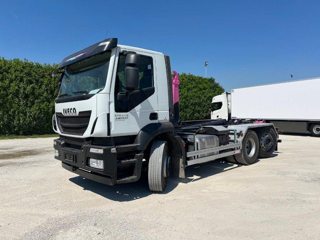 IVECO STRALIS 460 SCARRABILE - Horgos rakodó teherautó: 1 kép. IVECO STRALIS 460 SCARRABILE - Horgos rakodó teherautó: 1 kép.