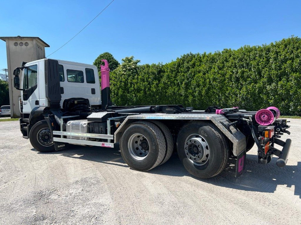 IVECO STRALIS 460 SCARRABILE - Horgos rakodó teherautó: 2 kép. IVECO STRALIS 460 SCARRABILE - Horgos rakodó teherautó: 2 kép.