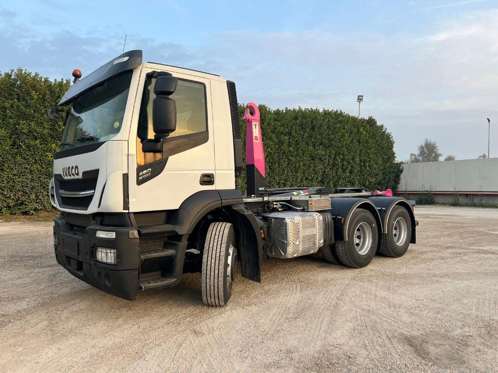 IVECO STRALIS 460 X-WAY SCARRABILE 6X4 - Horgos rakodó teherautó: 1 kép. IVECO STRALIS 460 X-WAY SCARRABILE 6X4 - Horgos rakodó teherautó: 1 kép.